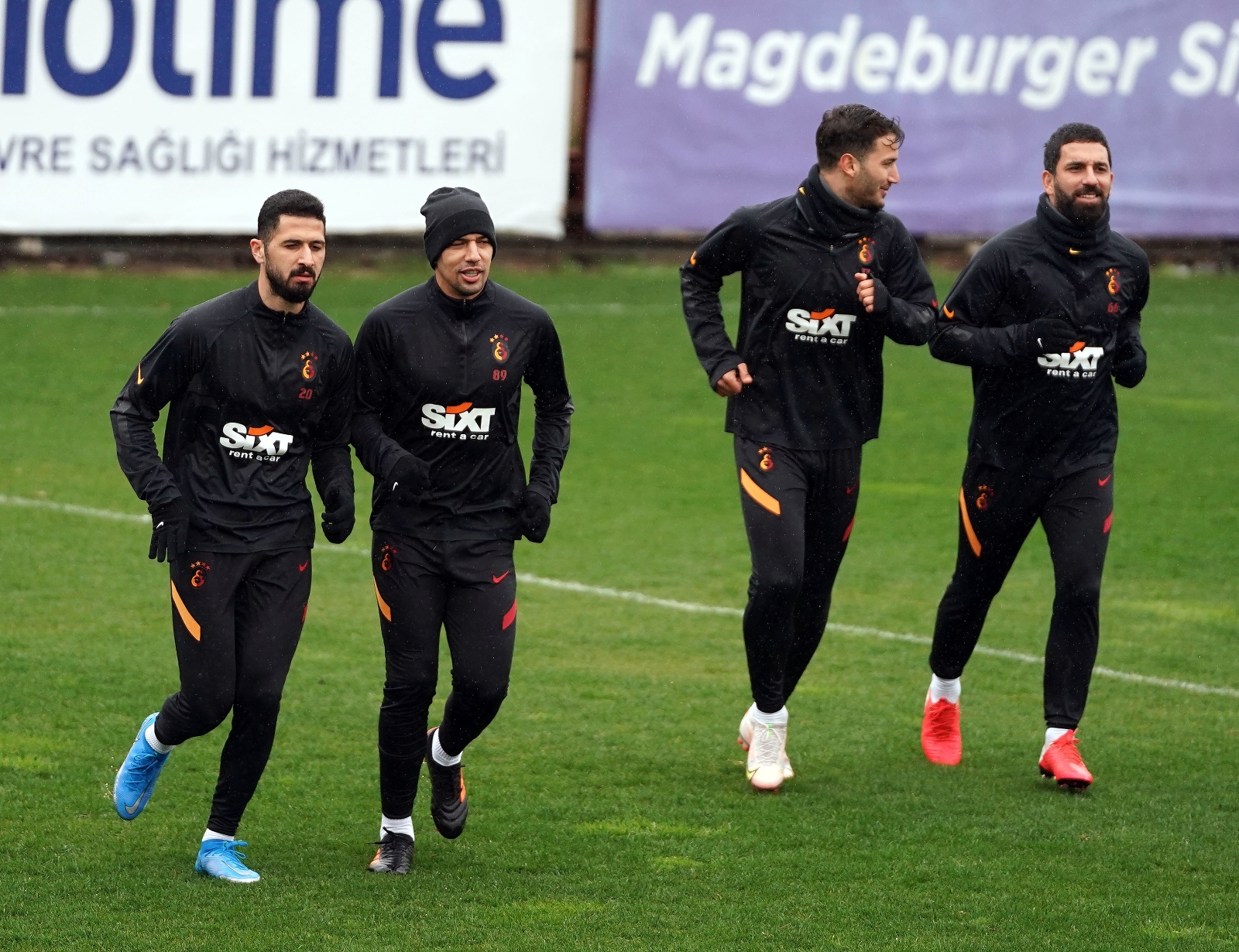 Galatasaray yağmur altında çalıştı
