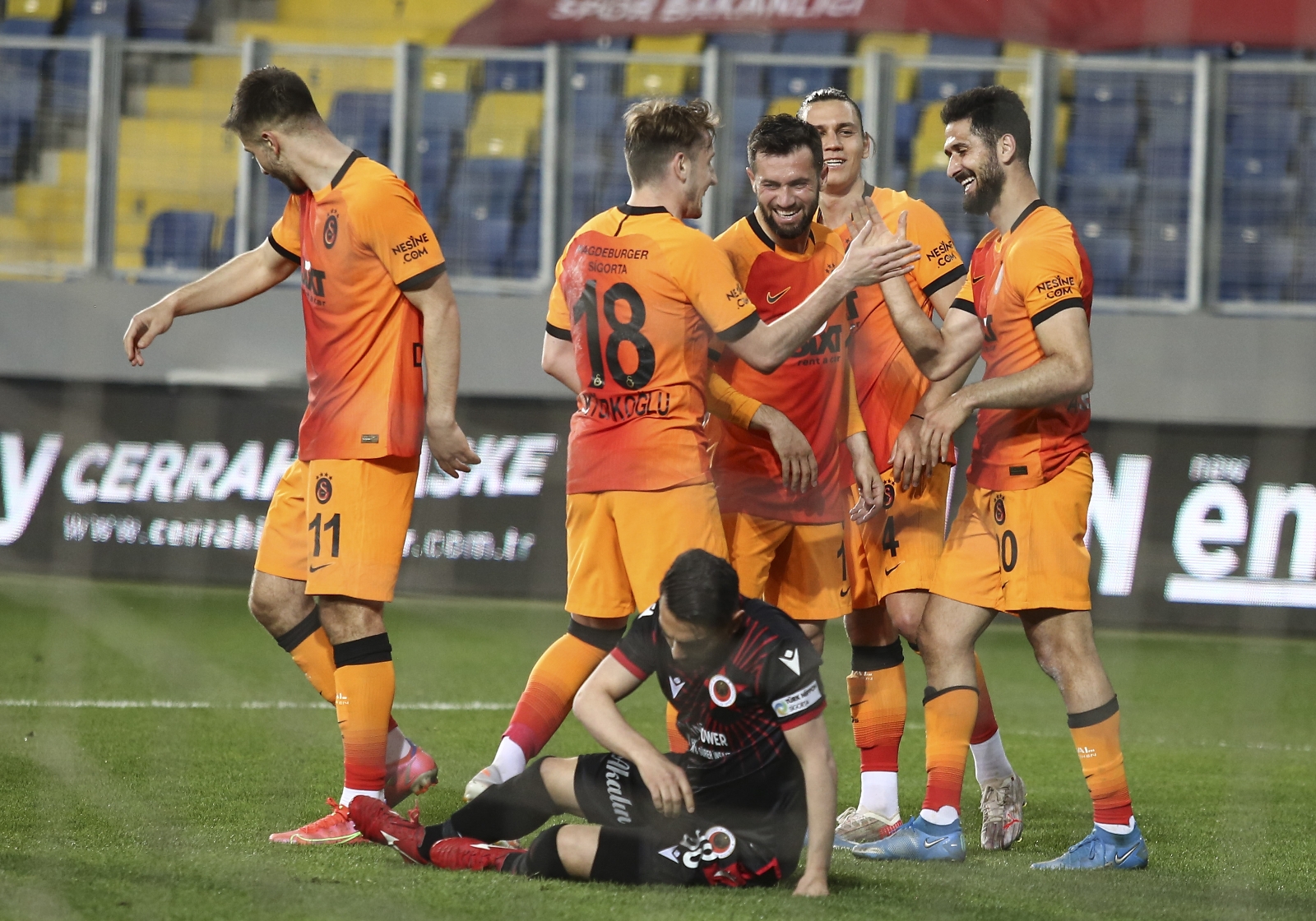 Galatasaray zirve takibini sürdürdü