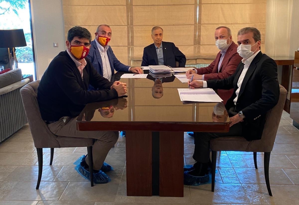 Galatasaray’da Başkan Cengiz’in evinde toplantı yapıldı