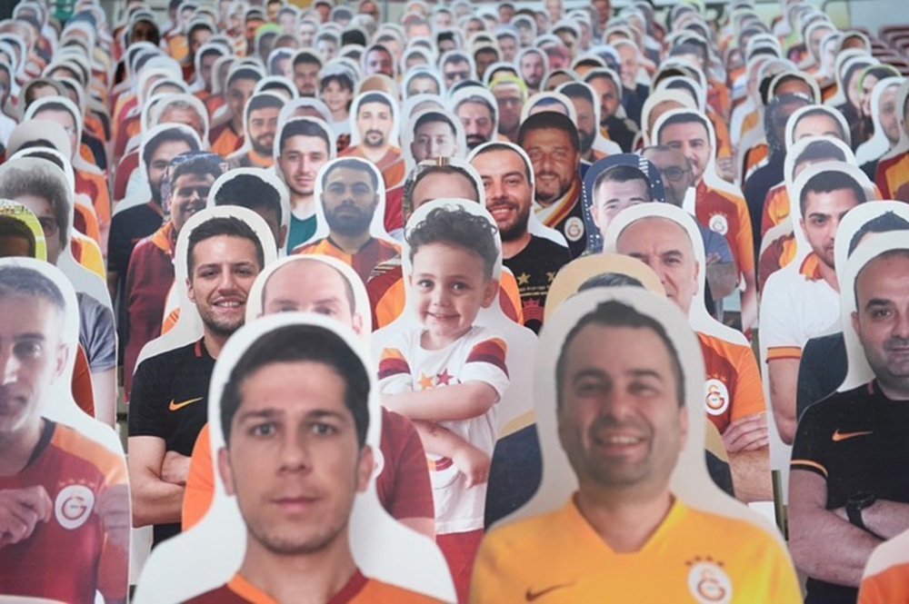 Galatasaray’da karton taraftarlar stattaki yerini alıyor