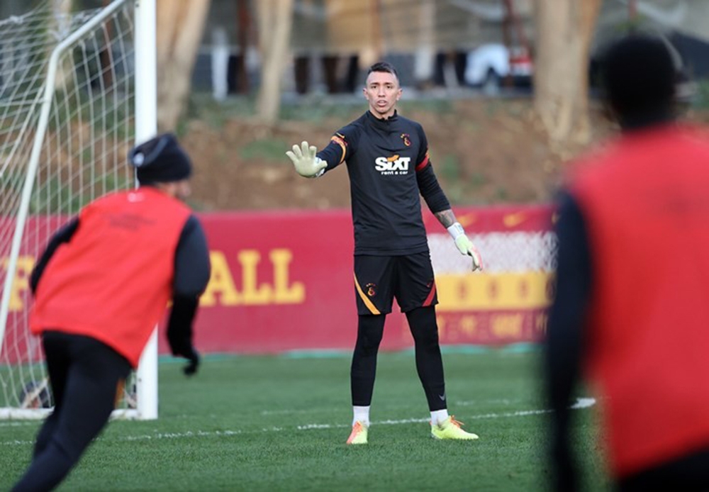 Galatasaray’da Muslera ve Feghouli, takımla birlikte çalıştı
