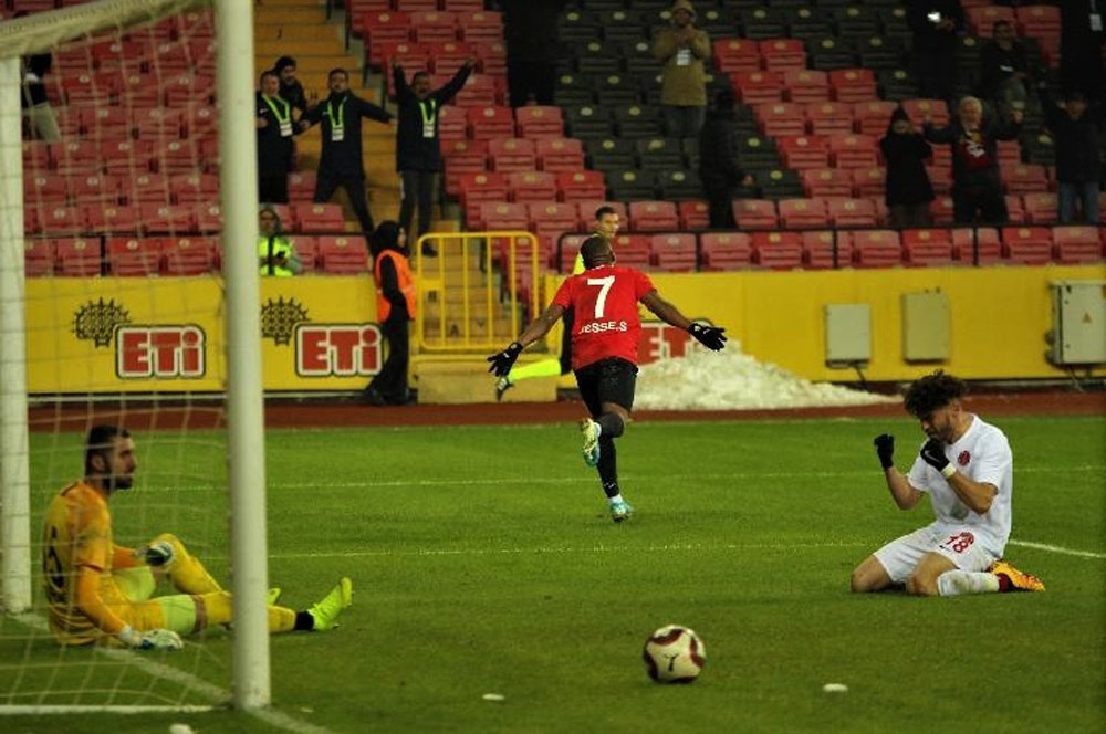 Galatasarayın Gündemindeki Jesse İle İlgili Hocasından Açıklama