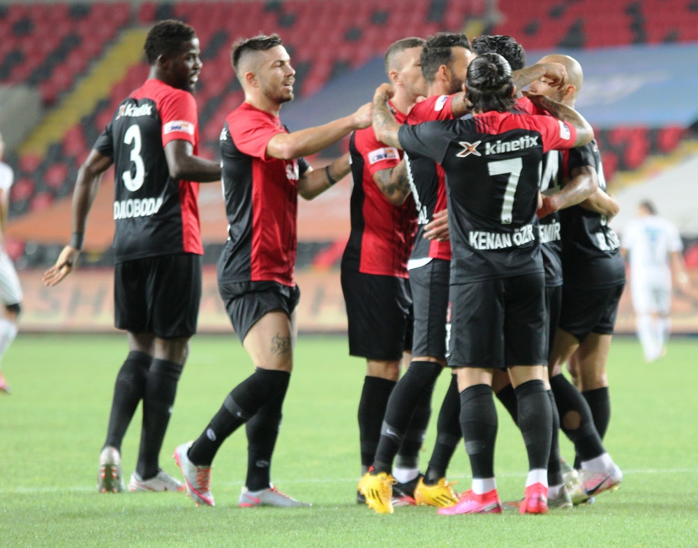Gaziantep FK, harcama limitinde şampiyon takımlarla yarışıyor