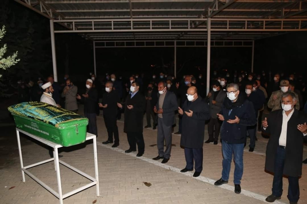 Gaziantep’teki hastane yangınında ölen eski belediye başkanı toprağa verildi