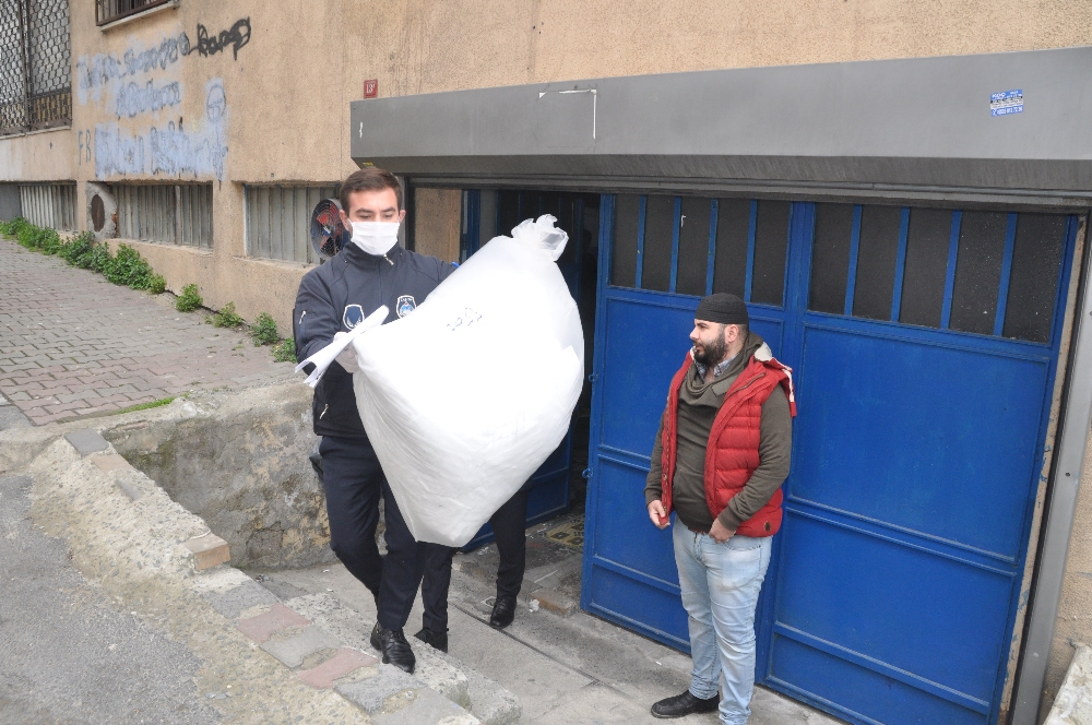Gaziosmanpaşa’da 12 bin kaçak maske ele geçirildi