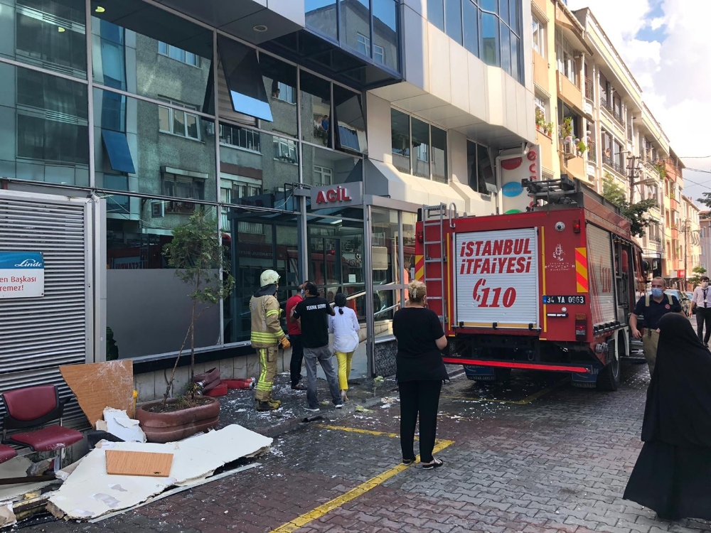 Gaziosmanpaşa’da hastanenin asma tavanı çöktü: 3 yaralı
