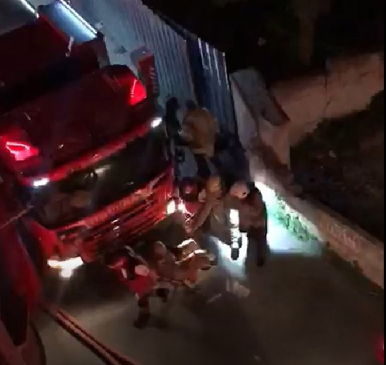 Gaziosmanpaşa’da metruk bina alev alev yandı