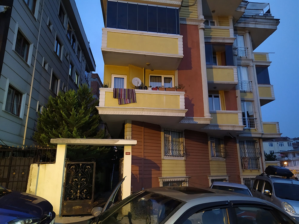 Gaziosmanpaşa’da toprak kayması 5 katlı bina boşaltıldı