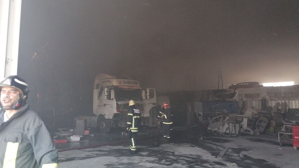 Gebze’de depo yangını 2 saatlik çalışma ile söndürüldü