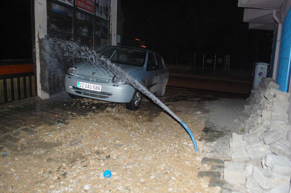 Gece yarısı korkutan su patlaması: “Gök gürledi sandım, yataktan fırladım”