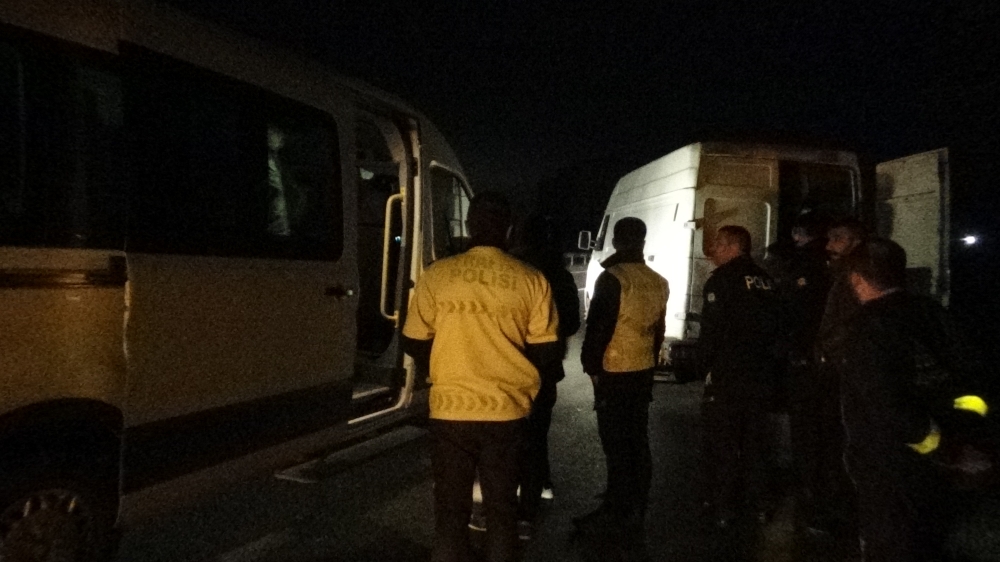 Gece Yarısı Şok Operasyon: 50 Kaçak Göçmen Yakalandı