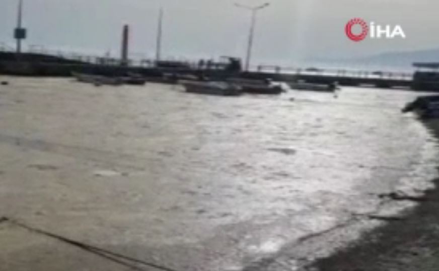 Gemlik Narlı sahilleri beyaza büründü