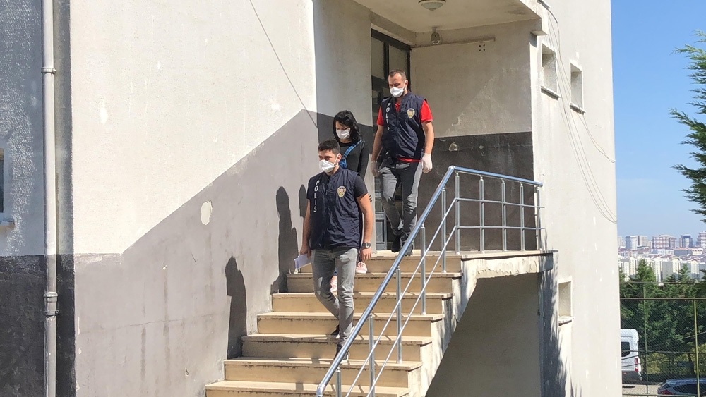 Genç kız, ablasının kayınbiraderini bıçakladı