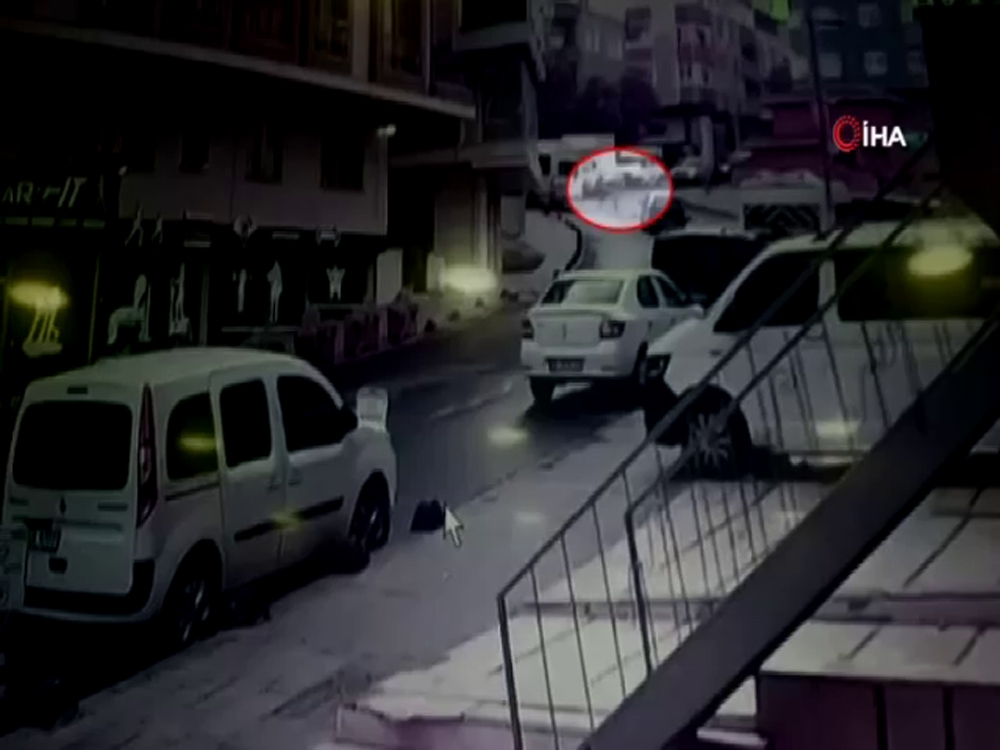 Genç Kız Tıka Basa Dolu Yolcu Minibüsünde Böyle Düştü