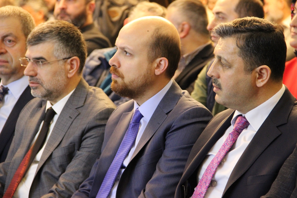 “Gençlere burs olanaklarının zenginleştirilmesi lazım”