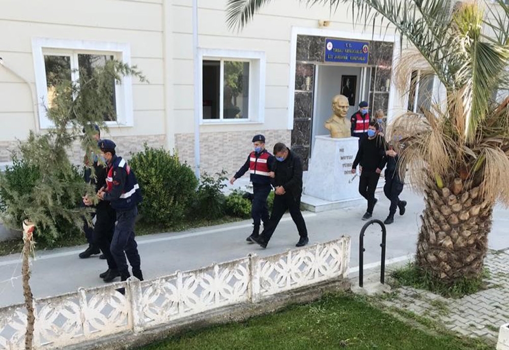 Girdikleri evdeki bir kişiyi gasp eden şahıslardan 2’si tutuklandı