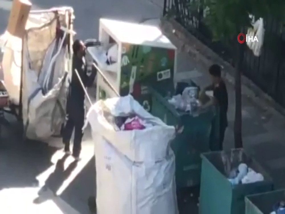 Giysi kumbarasını akıl almaz yöntemle boşalttılar