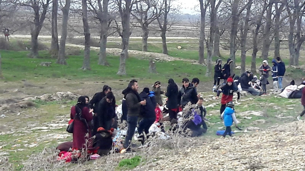 Göçmenler İpsala’dan sınıra doğru ilerliyor