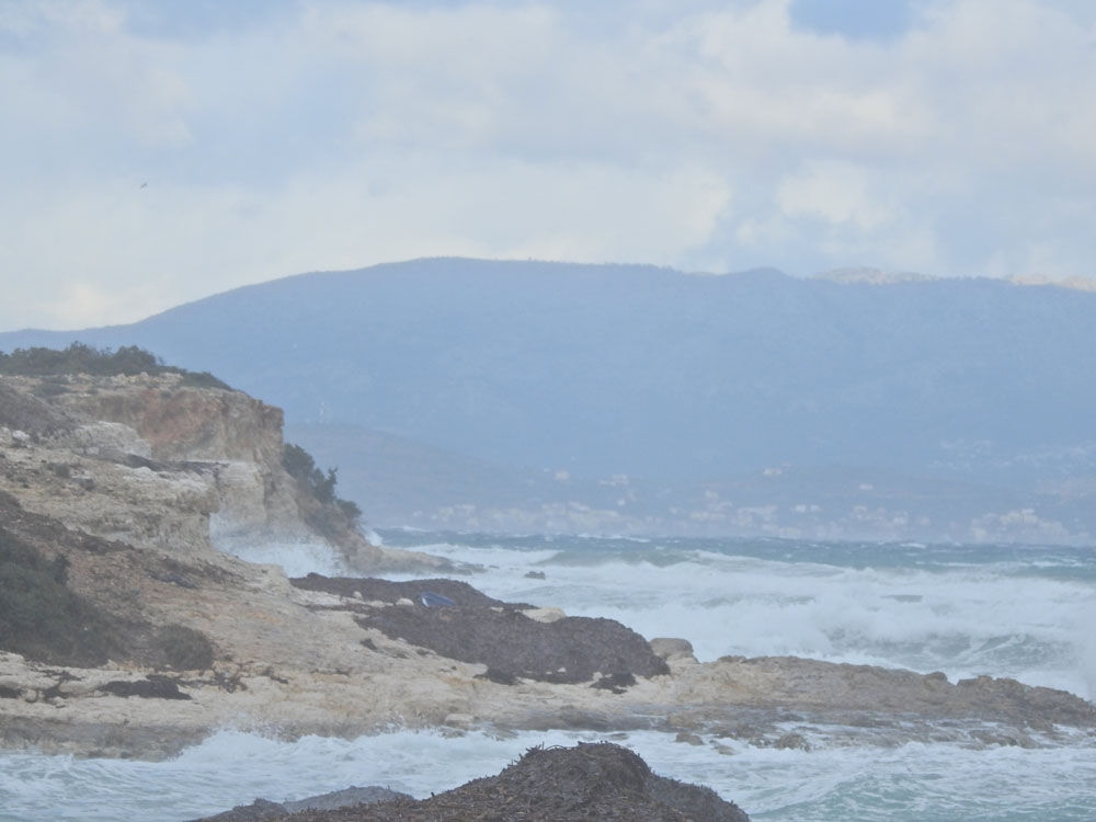 Göçmenlerin Avrupa hayali ‘fırtına’ya takıldı