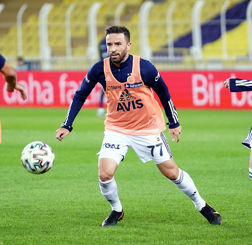 Gökhan Gönül 11 maç sonra sahada