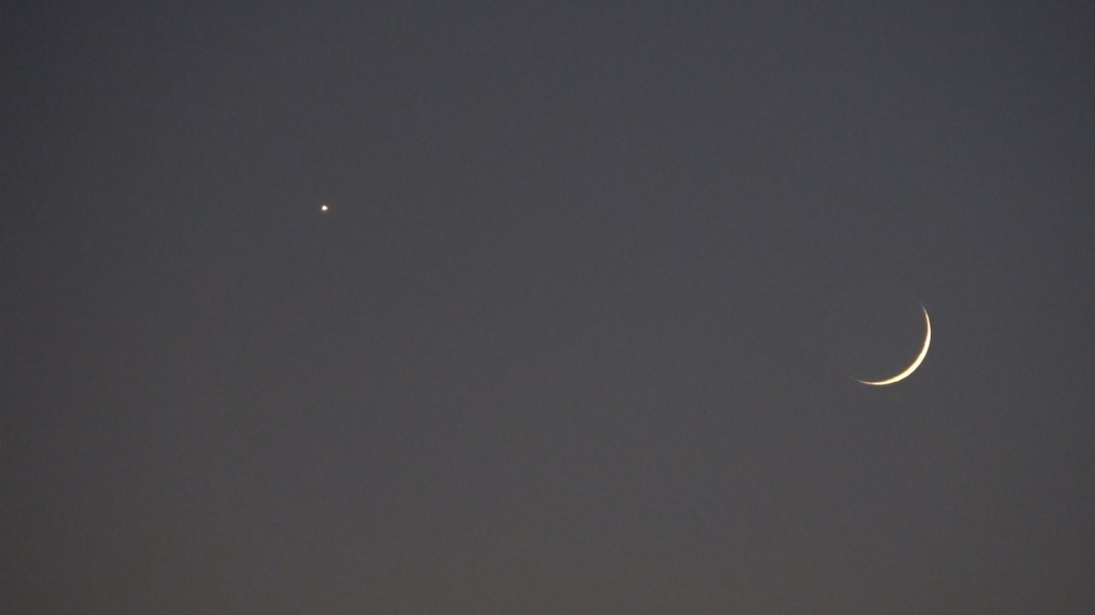 Gökyüzündeki Ay Ve Yıldız Türk Bayrağını Hatırlattı