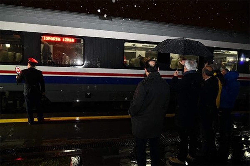 Göller Ekspresi yeniden raylardaki yerini aldı