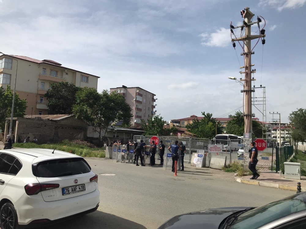 Görevden alınan HDP’li Iğdır Belediye Başkanı Akkuş tutuklandı
