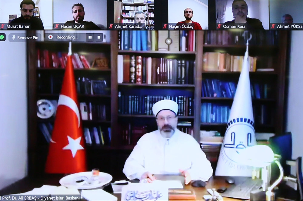 “Görevimiz, Kur’an tercümeleri ile ilgili örnek bir çalışmayı ortaya koymaktır”