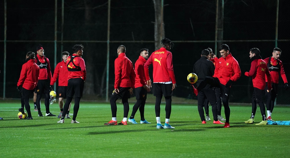 Göztepe’de Antalya kampı başladı