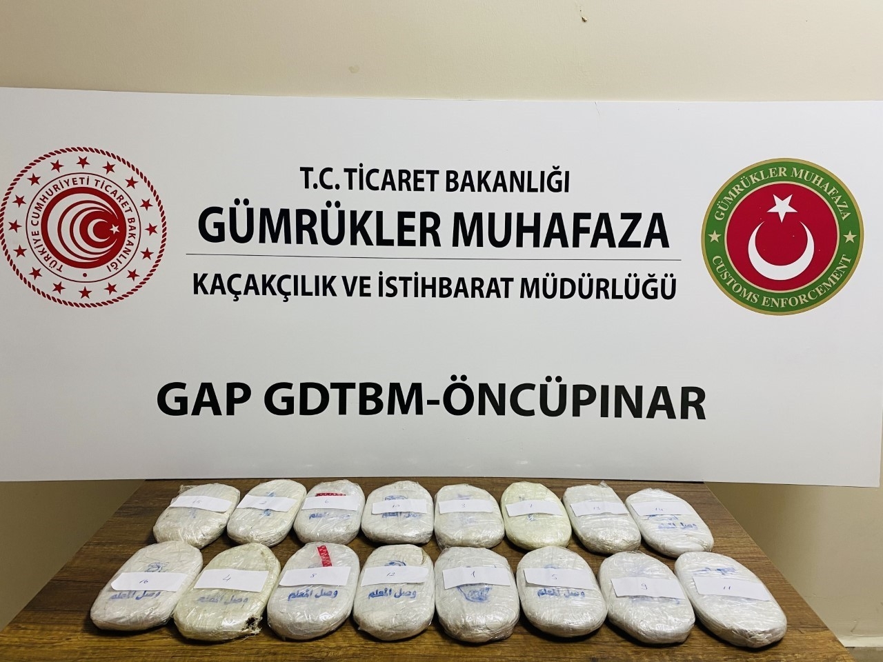 Gümrük Muhafaza Ekiplerince çok sayıda bandrolsüz sigara ve yüklü miktarda uyuşturucu yakalandı