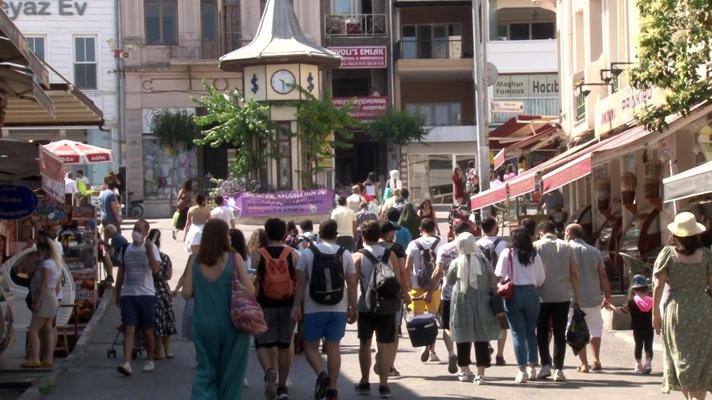 Güneşli havayı fırsat bilen İstanbullular Adalar’a akın etti