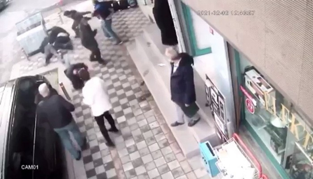 Güngören’deki kavgada tekme ve yumruklar havada uçuştu