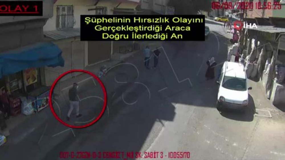 Güpegündüz hırsızlık anı kamerada