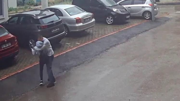Güpegündüz kadınları taciz eden şahıs tutuklandı