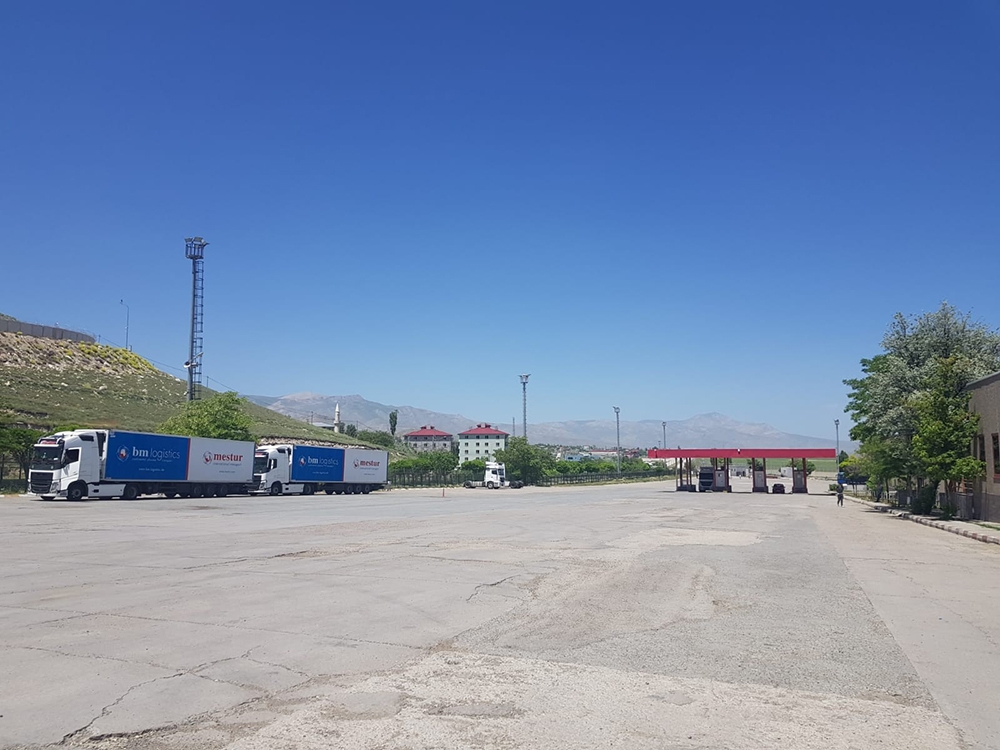 Gürbulak Sınır Kapısı’nda tır geçişi başladı