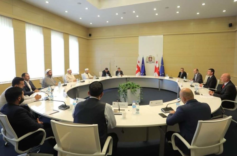 Gürcistan Başbakanı Gakharia, Kurban Bayramı’nda Müslüman dini liderleri ağırladı