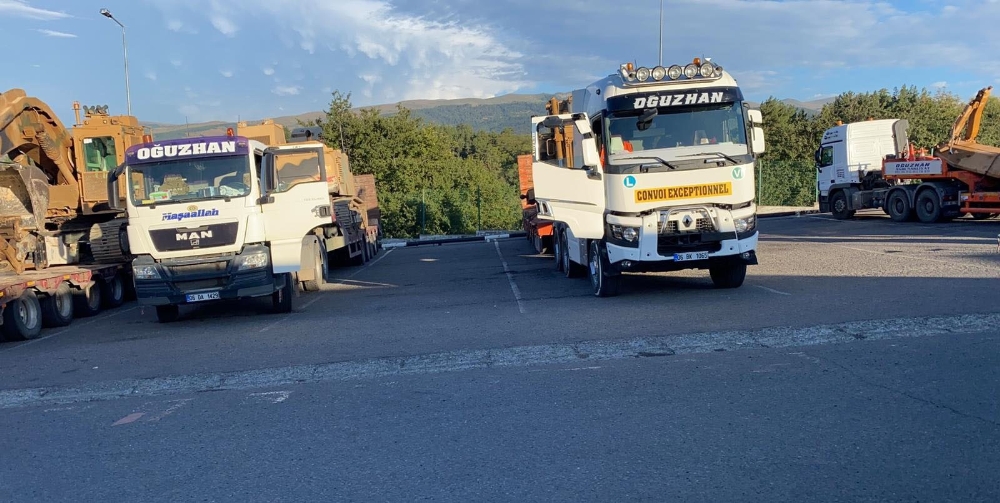 Gürcistan sınırından güvenlik gerekçesiyle Türk tırlarının geçişine izin verilmiyor