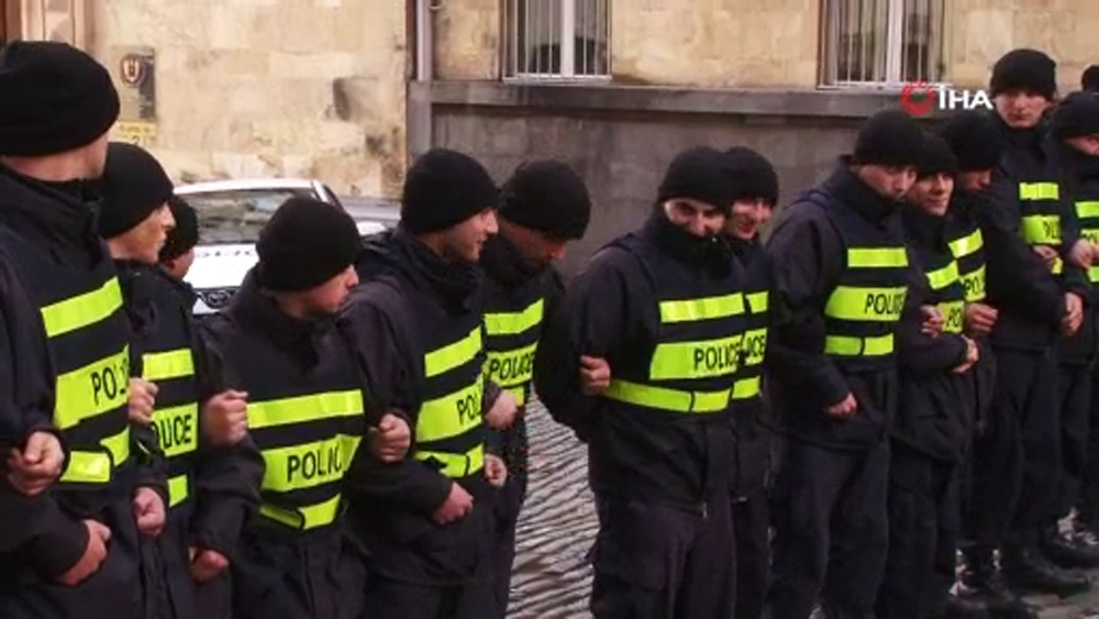 Gürcistanda Eylemcilere Barikat Engeli