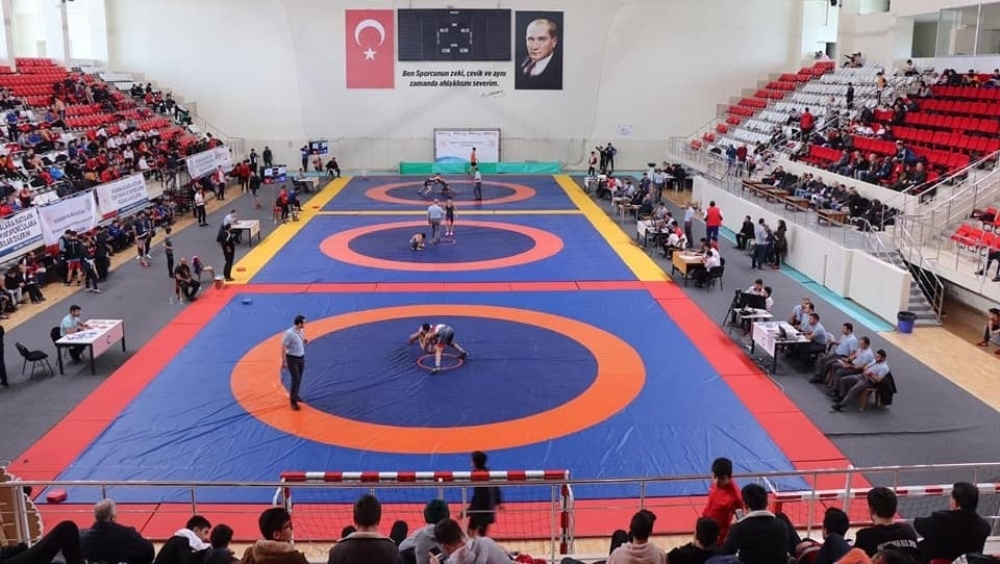 Güreş Federasyonu 65 yaş üstü güreşçilerin yanında