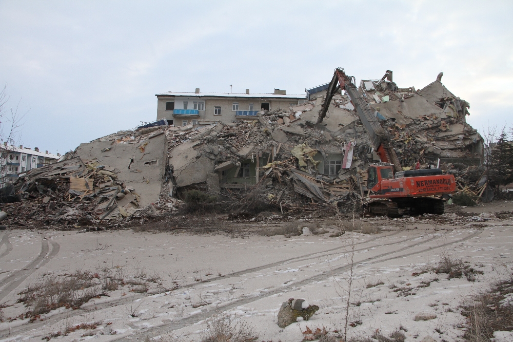 Gürgen, Elazığ’da yıkım çalışmalarıyla ilgili bilgi verdi
