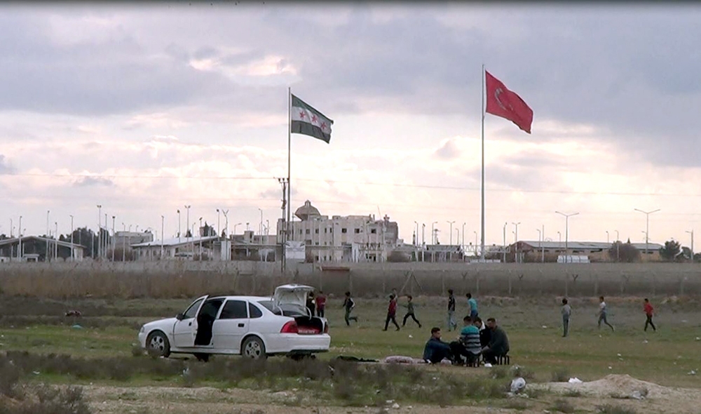 Güvenli hale gelen sınır hattı piknik alanına döndü