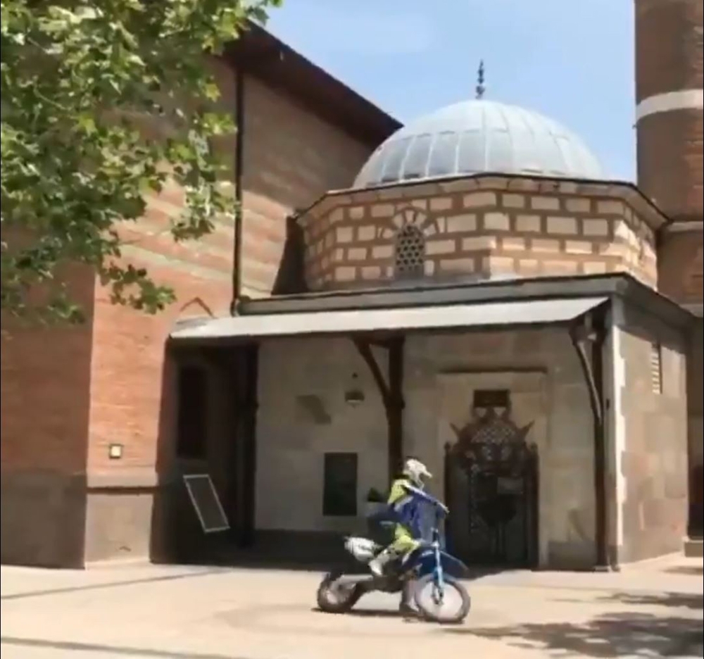 Hacı Bayram Veli Türbesi önünde motosikletle drift yapanlara ceza
