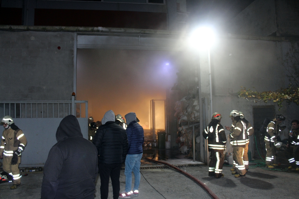 Hadımköyde Korkutan Fabrika Yangını