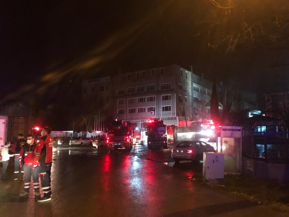 Hadımköy’de kozmetik fabrikasında yangın