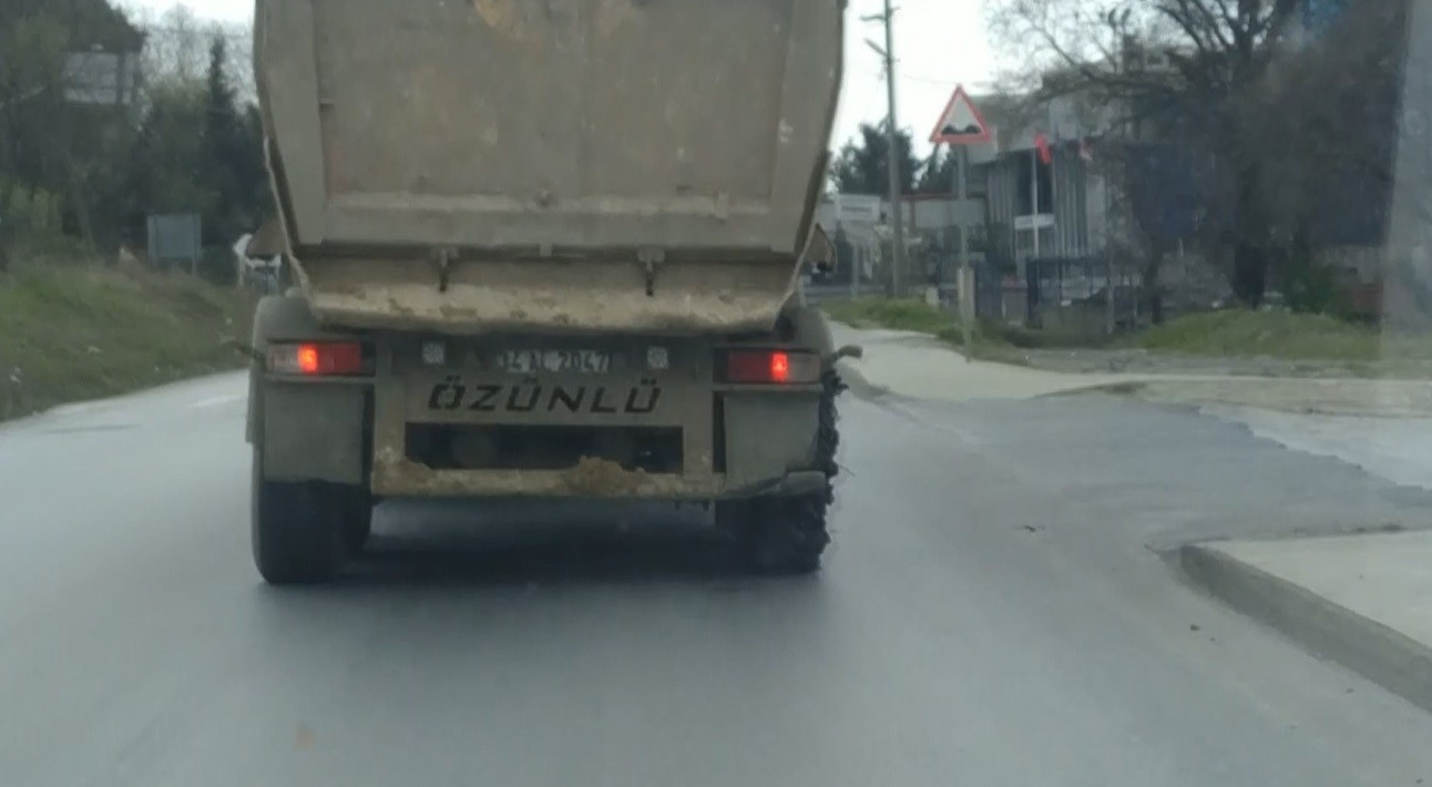 Hafriyat kamyonu terörü kamerada