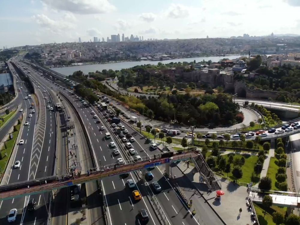 Haftanın ilk iş gününde Haliç Köprüsü’nde trafik yoğunluğu
