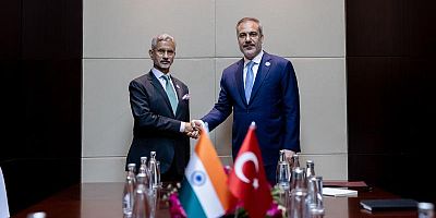 Hakan Fidan Laos'ta ikili temaslarda bulundu