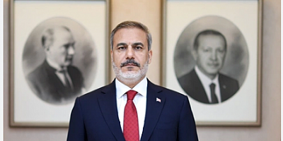 Hakan Fidan sabah namazlarını kılmadan önce bir cüz kuran okur..  Talat Atilla bilinmeyenleri yazdı