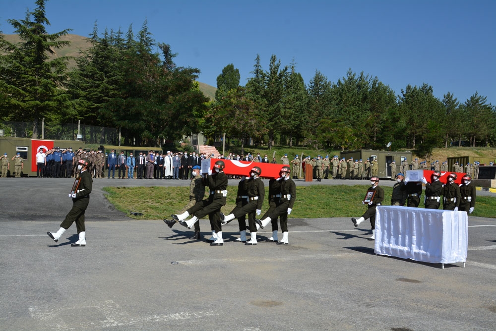 Hakkari şehitleri hüzünle uğurlandı