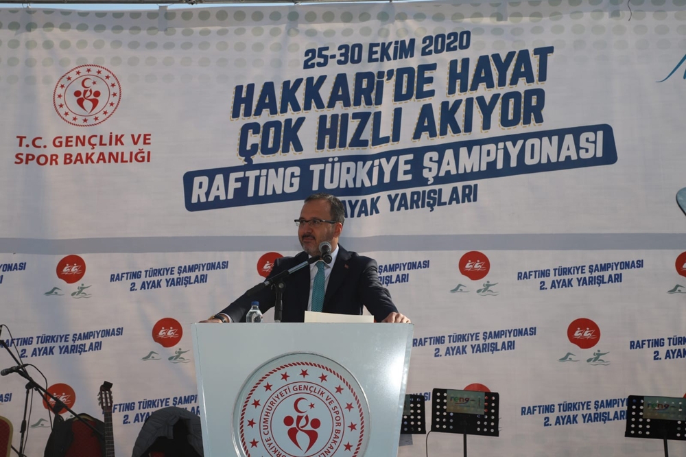 Hakkari, terörden, gözyaşından, kandan beslenenlere ‘geçit yok’ diyor”